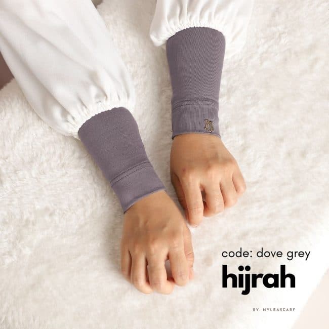 Hijrah Handsock In Dove Grey - Premium Non-Slip Breathable Cotton for Muslimah.