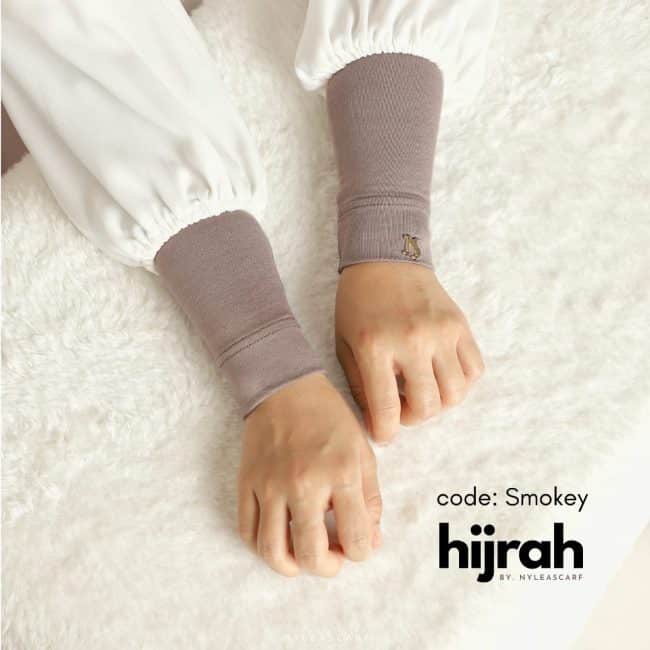 (AS IS) Hijrah Handsock In Smokey