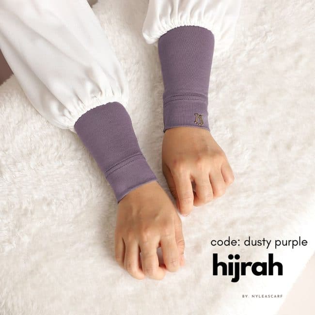 Hijrah Handsock In Dusty Purple
