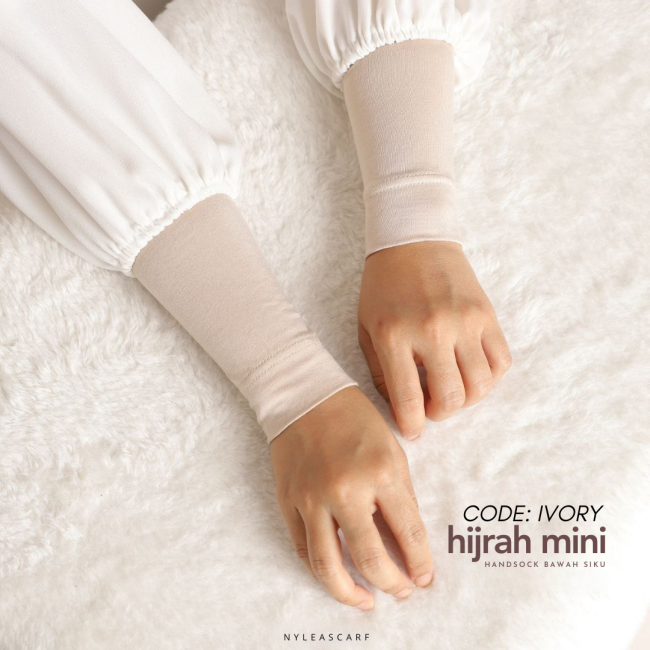 (PRE ORDER) Hijrah Handsock Mini In Ivory